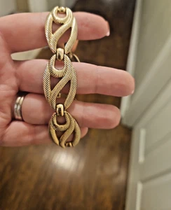 Pulsera Monet vintage oro cepillado cierre de seguridad - Imagen 1 de 6