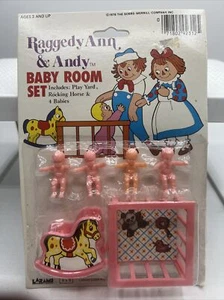 Juego de habitación para bebé Raggedy Ann & Andy Playhouse cuna caballo mecedor bebés 1978 nuevo de lote antiguo - Imagen 1 de 5