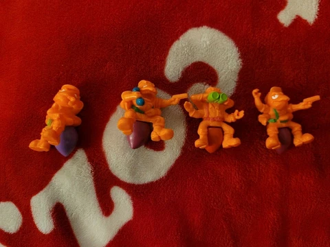 Vintage Army Ants Action Figure Lot Cover