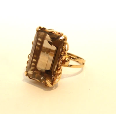 Vintage 18K Yellow Gold 750 Emerald-Cut Smoky Quartz Cocktail Ring. SZ. 8 - Image 1 of 4