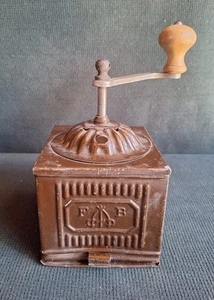 antico MACINA CAFFÈ Macinino vintage TRE SPADE Anni 40 da Collezione - Picture 1 of 8