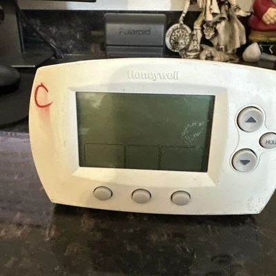 Termostato programable Honeywell FocusPRO 6000 5-1-1/5-2 días (TH6110D1005) Foto 1 de 4