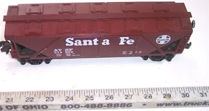 MTH Santa Fe ATSF 3 Bay Covered Cement Style Hopper Car w/ Sprung Trucks, O/O-27 - Picture 1 of 7