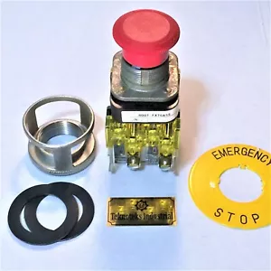 ALLEN BRADLEY 800TC-FXT6A5S  BUTTON / 800TC-XD4S  / A & 800TXA1 / E  CONTACTS  - Picture 1 of 7