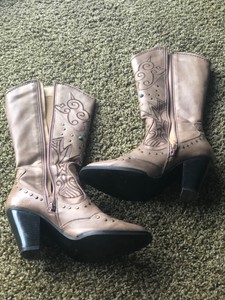 Las mejores ofertas en Beige Western Alto (3-3.9 pulgadas) altura del tacón botas  para mujeres | eBay