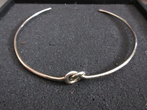 VETEMENTS 2 collane girocollo minimaliste tono oro chiusura facile sottile tinta unita e nodo