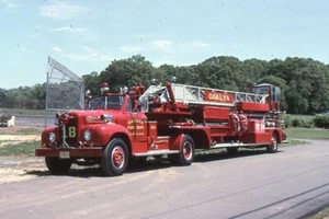 Oaklyn NJ 1953 Mack B Model 100' TDA Ex-Philadelphia PA - Scivolo per apparecchi antincendio - Foto 1 di 1