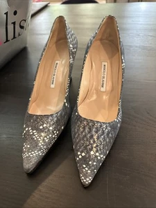 Manolo Blahnik Leather Heels Women Sz 42 12 Snakeskin Look New Rubber Soles Blue - Picture 1 of 15