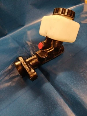 AUSTIN ALLEGRO 1973-77 SINGLE LINE BRAKE MASTER CYLINDER  NOS - Image 1 of 4
