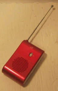 Modernes rotes AM/FM Radio im Taschenformat TOP funktioniert mit Batterien!!!! - Bild 1 von 5