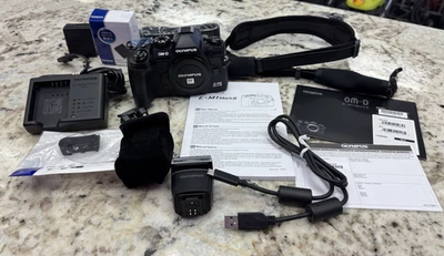 奥林巴斯 OM-D E-M1 Mark III 2batts,闪光灯,手带 + 充电器 开箱 全新 — 第 1/4 张图片