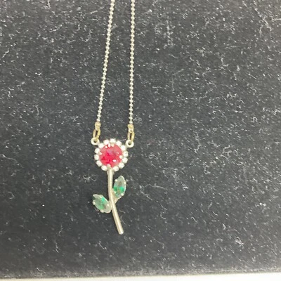 Auténtico collar de flores Sabika del invierno 2016 Foto 1 de 4