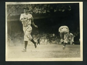 Don Ross 1938 TYPE 1 Press Photo REVERSED PRINT Detroit Tigers - Picture 1 of 2