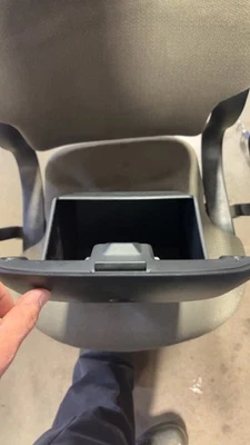 Mazda RX-8 2005 OEM asiento trasero consola central contenedor de almacenamiento tapa cubierta RX8  Foto 1 de 3