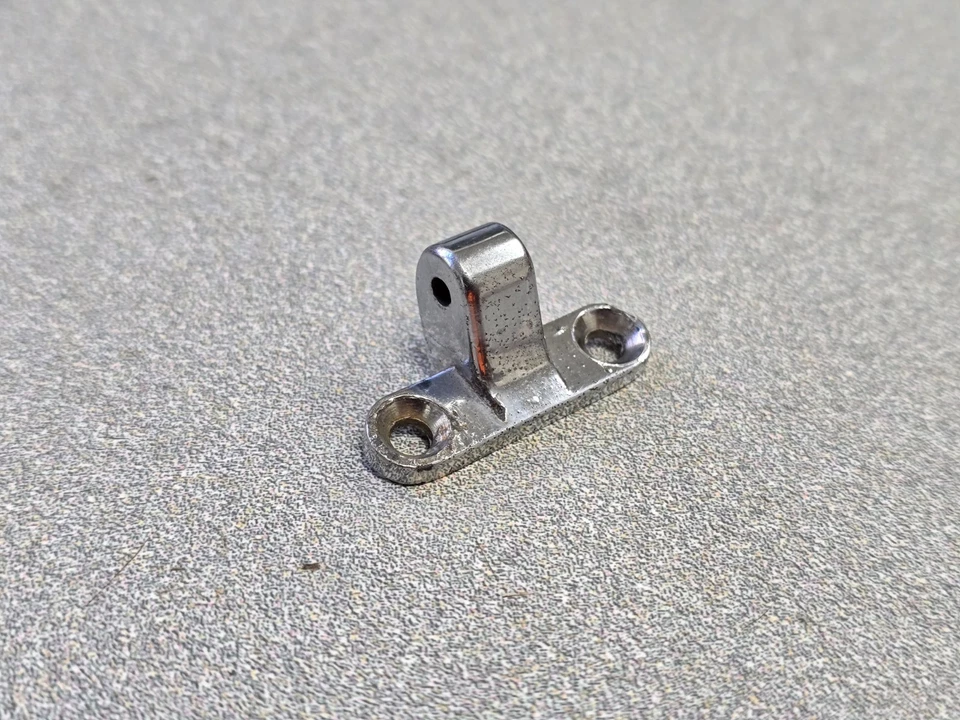 NICE USED ORIGINAL PORSCHE 911 912 REAR QUARTER WINDOW LATCH GLASS MOUNT Foto 1 de 4