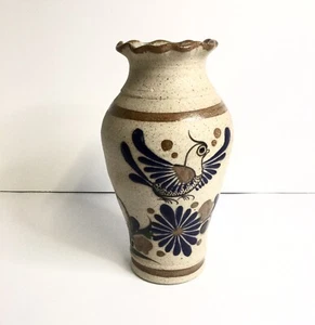 Jarrón de cerámica mexicana pintado a mano arenisca textura pájaro y diseño floral - Imagen 1 de 10