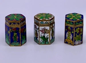 VINTAGE CHINA CHINESE CLOISONNE ENAMEL COOPER SET OF 3 TRINKET SNUFF PILL BOXES - Picture 1 of 12