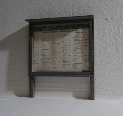 DIOPART3D 2x Spur G 1:22,5 Modelleisenbahn Infotafel Schaukasten Informationskasten