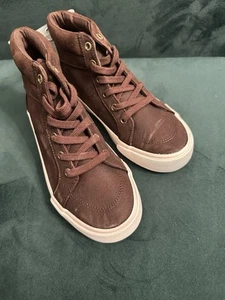 Old Navy Kids High Top Lace Up Sneaker Cushioned Brown Sz 2 - Picture 1 of 4