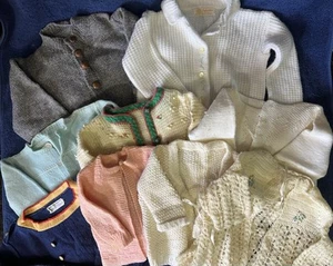 Vintage Paket 33 Teile Babykleidung Häkel Strick Pullover Booties Mütze Handschuhe - Bild 1 von 5