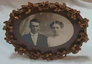 Antique Vintage Small Oval Gold Tone Floral Picture Frame - Wedding Couple? - Picture 1 of 17