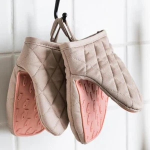 Fish Shaped Silicone Oven Gloves – Heat Resistant Multi-purpose Kitchen Tray and - Picture 1 of 22
