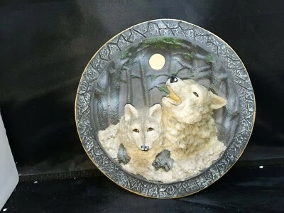 3D Wolf Plate - Image 1 of 2