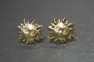 Pendientes de tachuelas de oro amarillo sólido de 14 K 10,5 mm para sol con diminutos tornillos traseros. - Imagen 1 de 9
