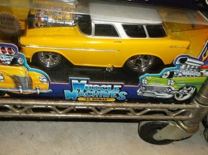 Muscle machines 1/18 55 chevy nomad yellow NIB - Picture 1 of 1