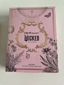 REM r.e.m. Beauty x Wicked Galinda MAKEUP SET - Picture 1 of 3
