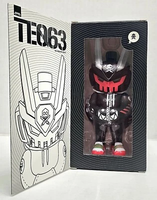 Quiccs X Kidrobot Artist Series TEQ63 Titan Edition 6" Figure - Image 1 of 4
