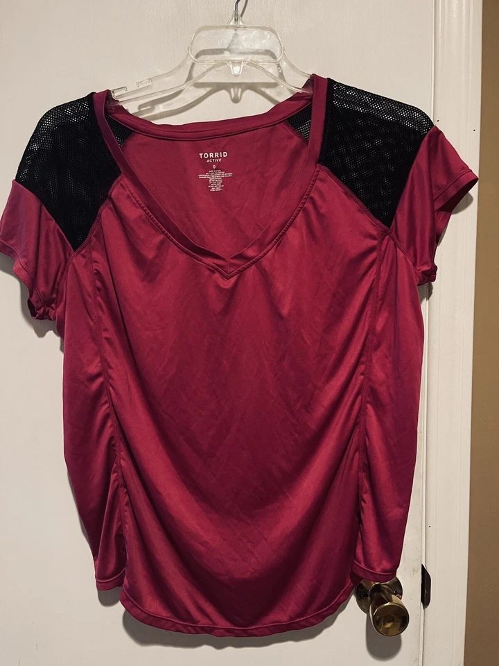 Top de entrenamiento Torrid Active para mujer rosa y negro de malla manga corta talla 0 (L 12) Foto 1 de 4