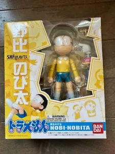Figura de acción Bandai SH Figuarts Doraemon Nobita nueva en caja sellada dañada - Imagen 1 de 1