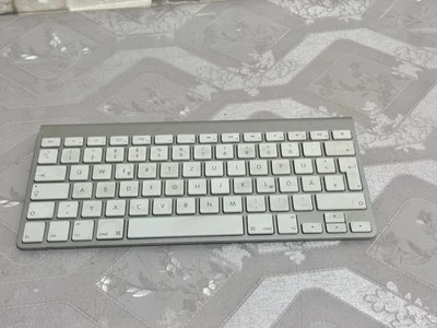 Apple Magic Keyboard A1314 - Kabellose Bluetooth Tastatur - Silber (MC184D/A) - Bild 1 von 3