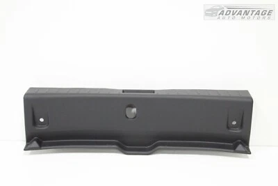 Nissan Versa SR 2020-2023 alféizar del maletero trasero cubierta placa panel negro OEM Foto 1 de 4