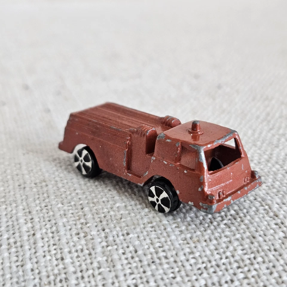 Camión de Bomberos Vintage Metal Fundido Juguete Rojo 2" Hecho en Singapur  Foto 1 de 4