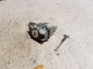 Ford C-Max MK2 2014 cerradura de puerta barril + hoja de llave - Imagen 1 de 2