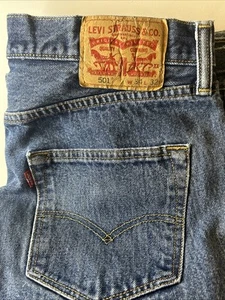 Levis 501 Men 34x32 Straight Leg Medium Wash Blue Denim Button Fly Jeans - Picture 1 of 19