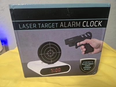 Reloj despertador objetivo láser imagen más nítida, explosión azul temprano en la mañana Foto 1 de 2