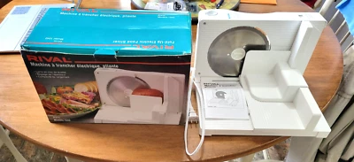 Cortadora eléctrica plegable vintage Rival para alimentos delicatessen carne queso modelo 1042 blanca Foto 1 de 4