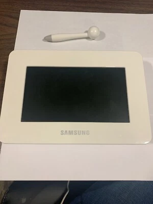 Samsung SPF-71ES Digital Photo Frame 7" inch Wide Black 1GB OF built in memory - Image 1 of 4