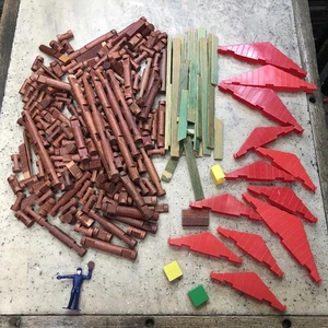 Large Lot Vintage Wooden Lincoln Logs Wood Pieces & Plastic Roof Pieces Chimney - Picture 1 of 15