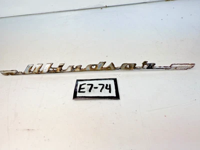 Fabricante de equipos originales 1949 1950 1951 Chrysler Windsor Script guardabarros emblema 1301493 E7-74 Foto 1 de 4