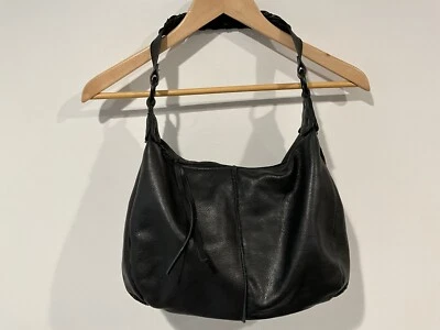 Черная мягкая кожаная сумка-хобо KENNETH COLE с редкой плетеной цепной ручкой  - Изображение 1 из 4