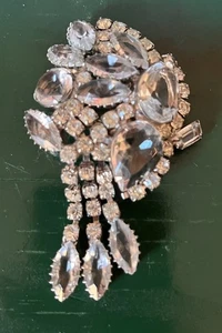 Spilla pendente tono argento vintage strass colore chiaro spilla 3" - Foto 1 di 3