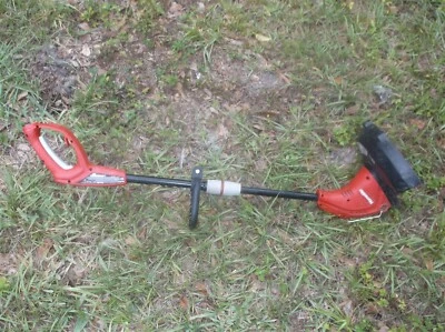 UT41113 Homelite 3" 4Amp Straight Electric String Trimmer SN: AL17075D011300 - Image 1 of 3