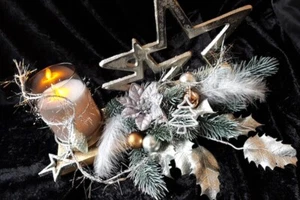 Adventsgesteck LED Kerze Adventskranz Stern Silber Holz Federn Kugel Tanne Xmas - Bild 1 von 4