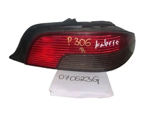 Feu arrière droit d'origine Peugeot 306 cabriolet - Photo 1/4