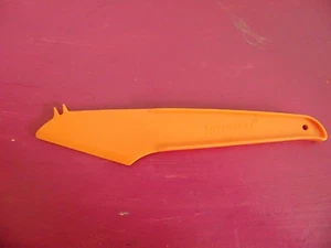 Cuchillo de queso de plástico Tupperware - Imagen 1 de 7