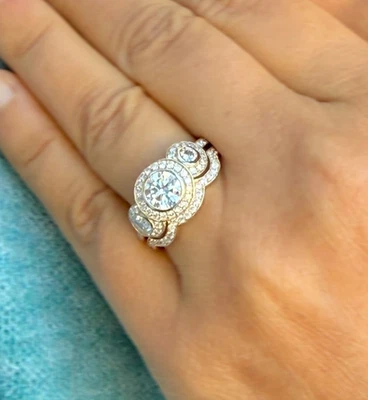 Anillo de compromiso de diamantes de corte redondo bisel halo certificado IGI 14K oro amarillo 2,45 Foto 1 de 4